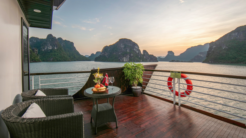 Private Terrace To Bai Tu Long Bay View