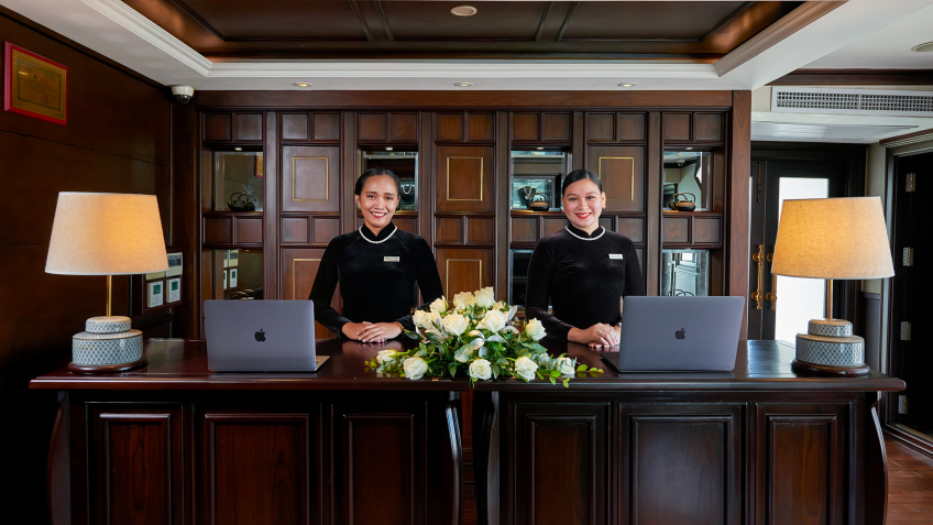 Receptionists On Paradise Elegance