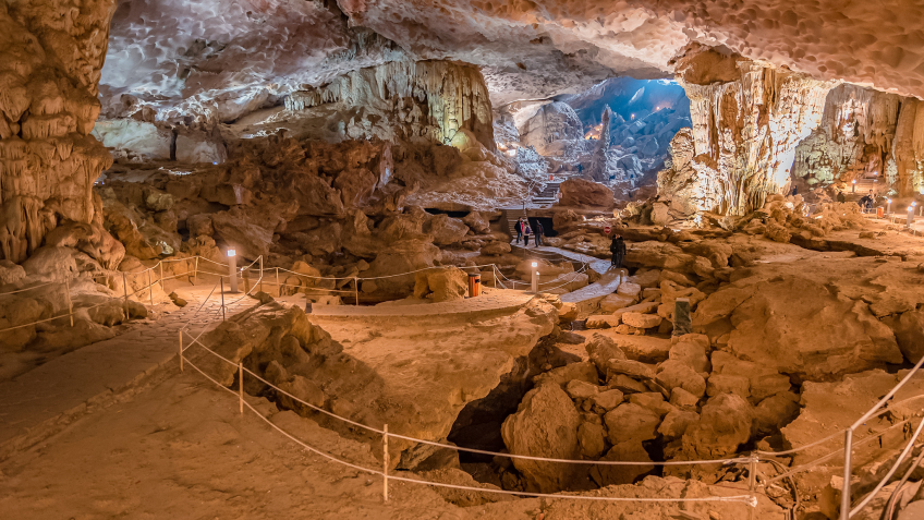 Discover famous Sung Sot Cave