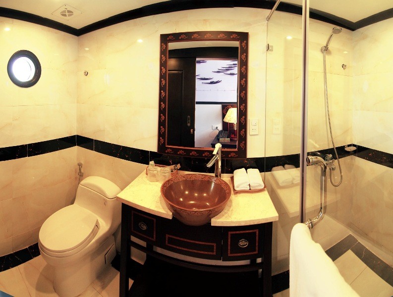 Sealife Cruise Suite Balcony Bathroom