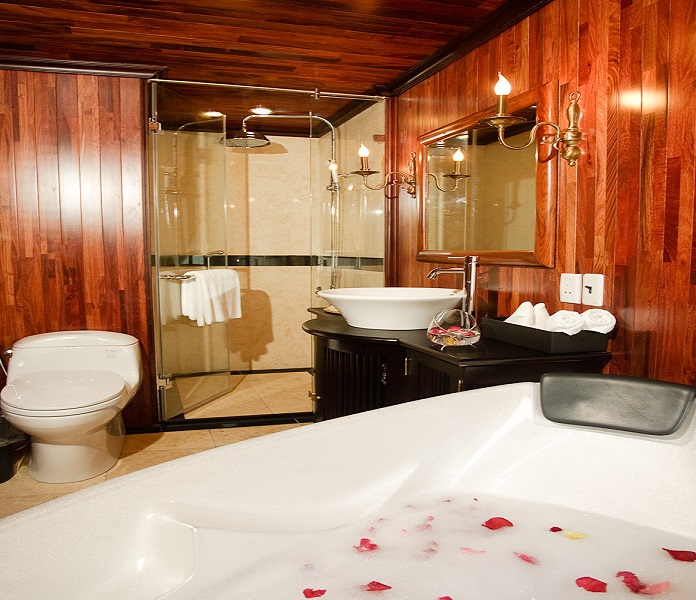Valentine Premium Private Cruise Bathroom