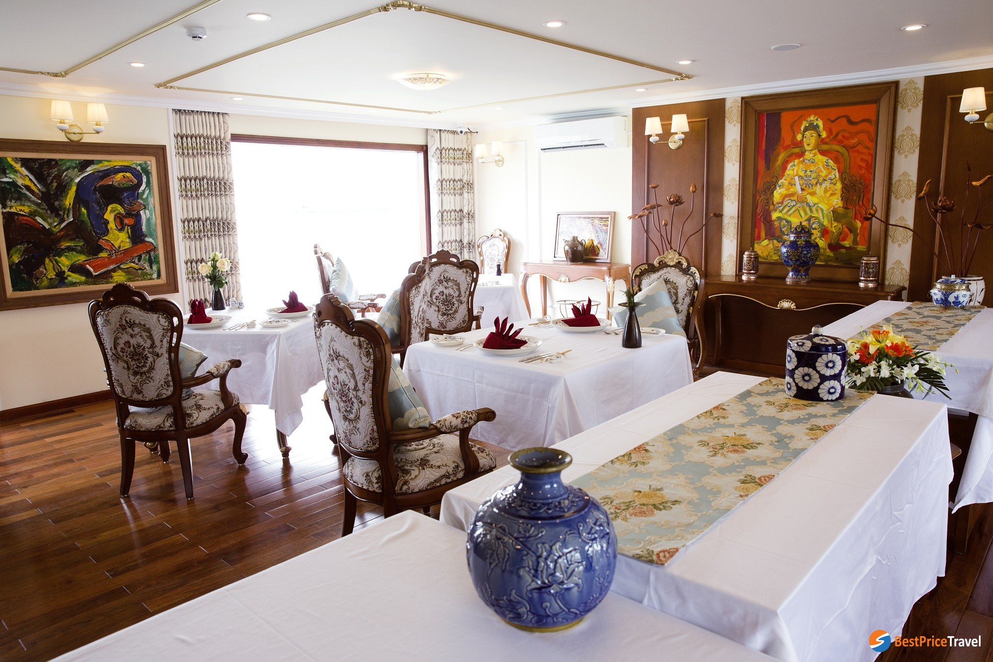 Luxury cruise's Restaurant