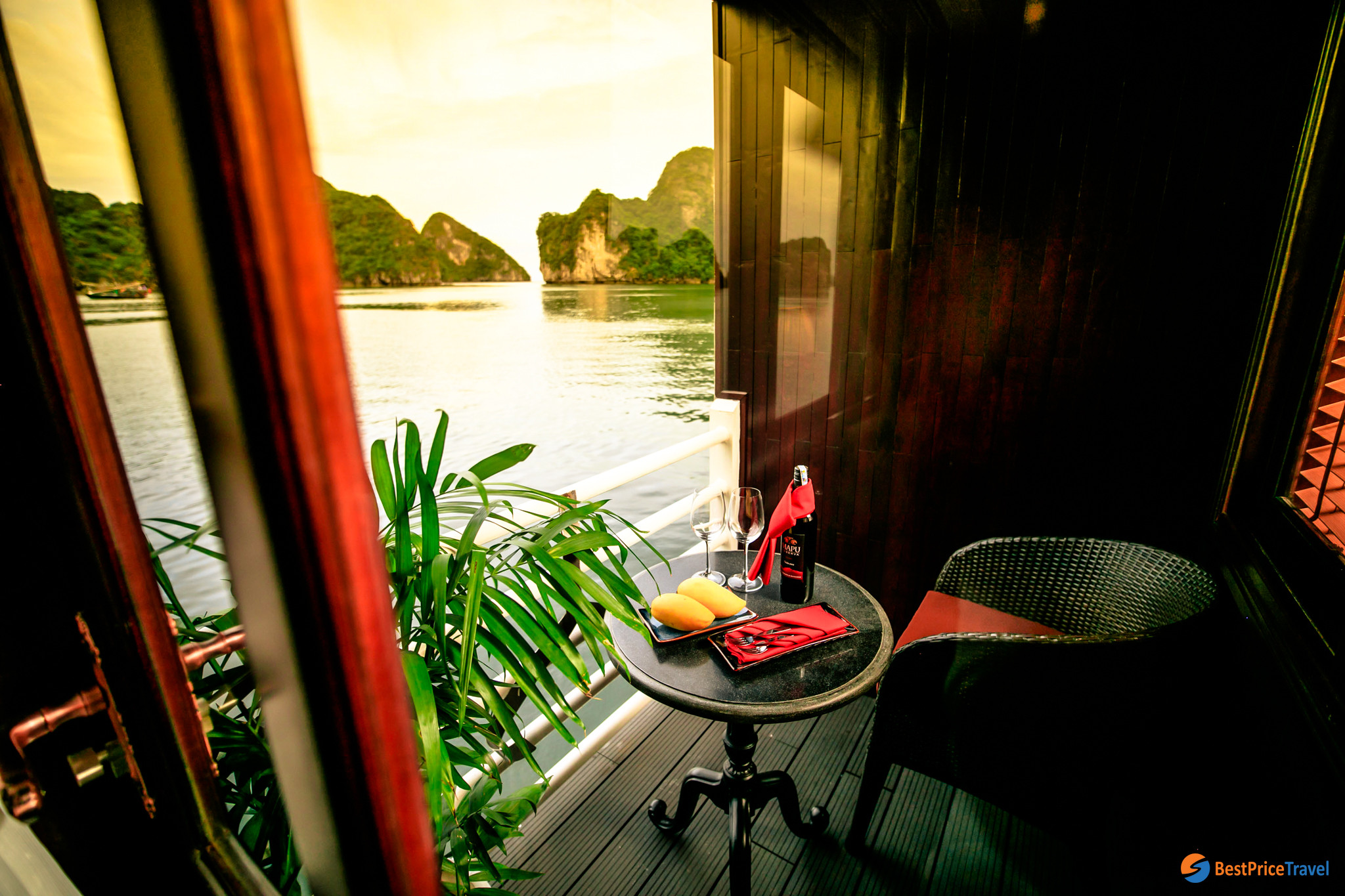 Private balcony to enjoy scenic Bai Tu Long Bay