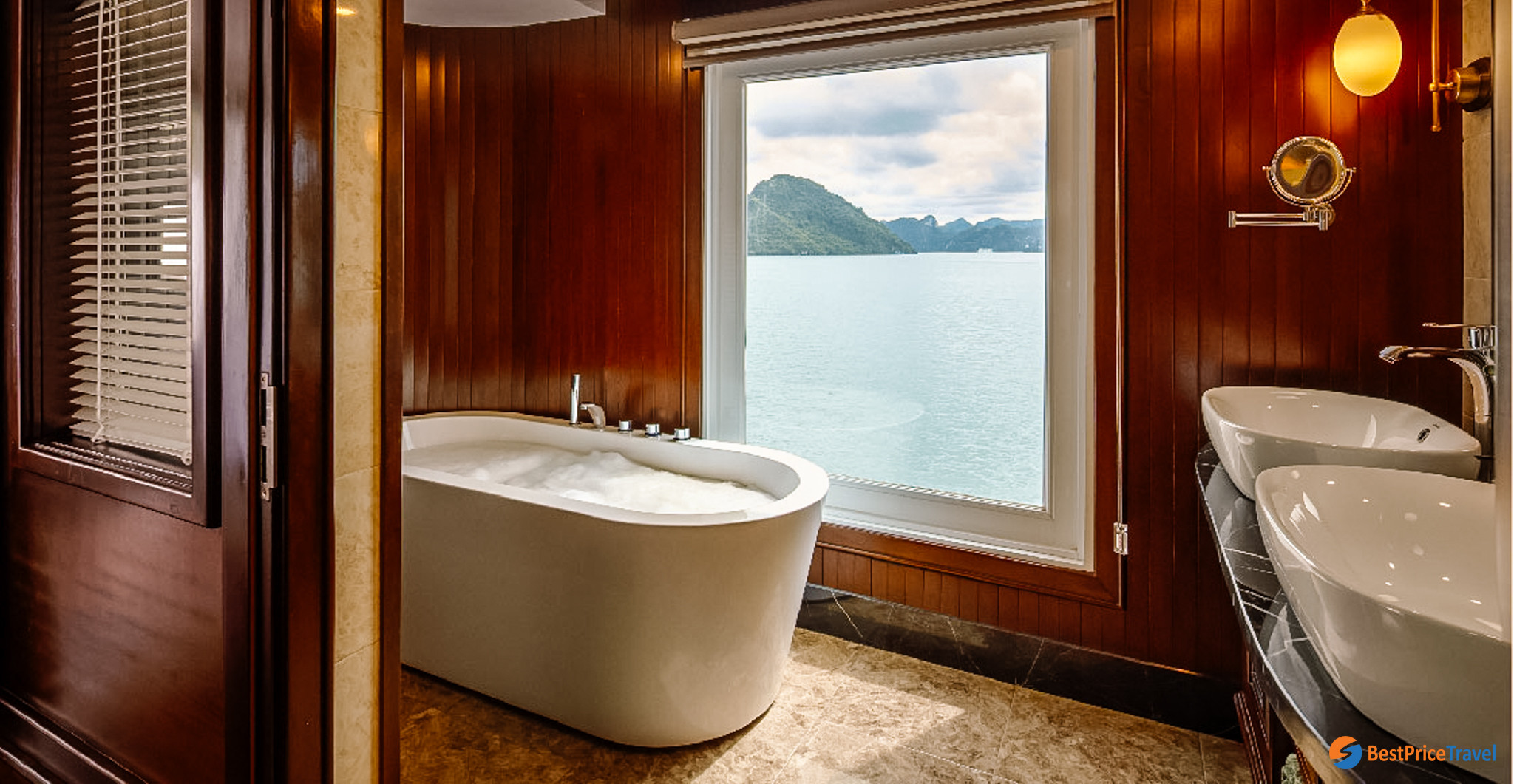Top-level bathroom in Captains View Terrace Suite