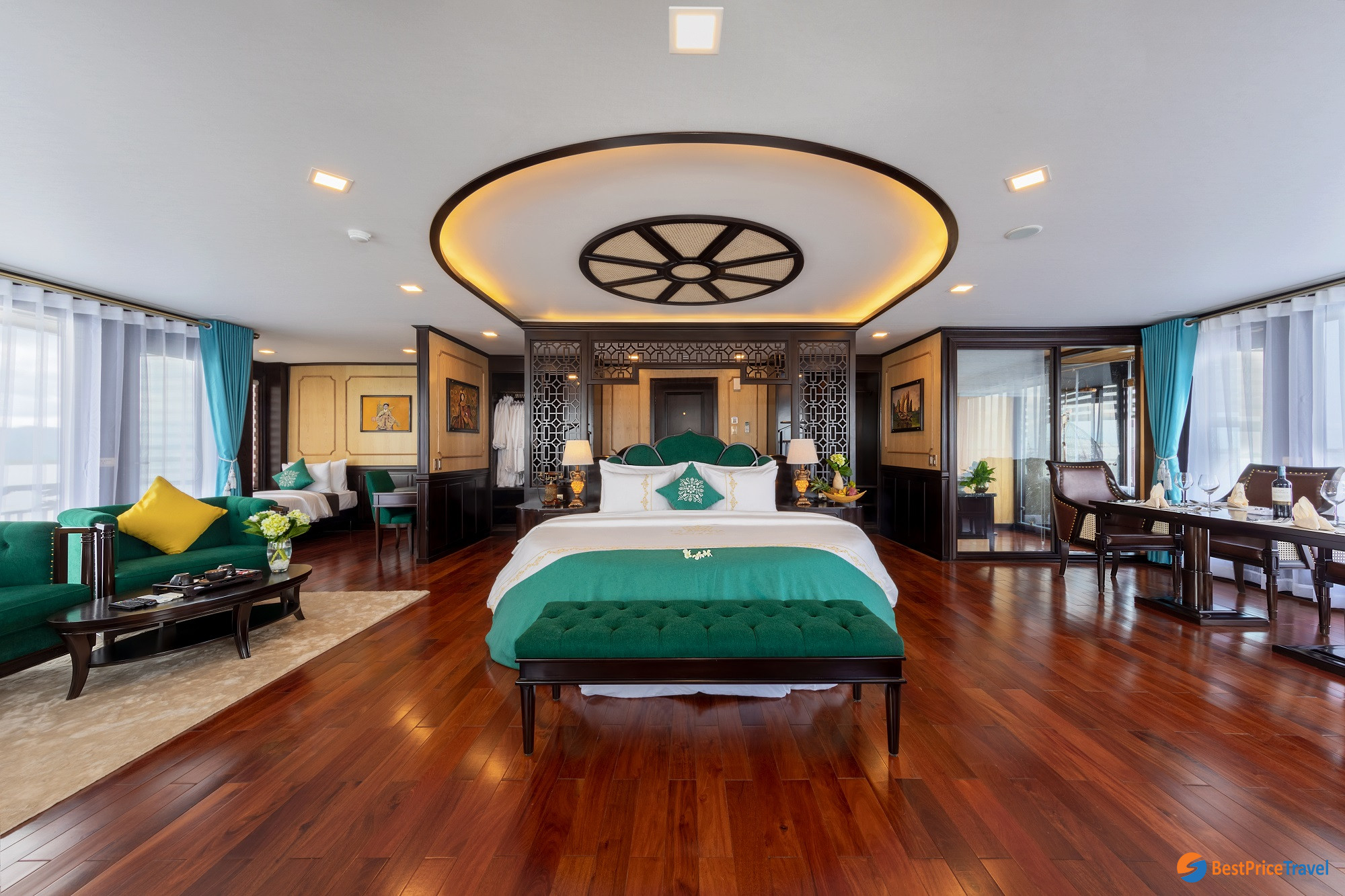 Luxurious Queen Regent Suite