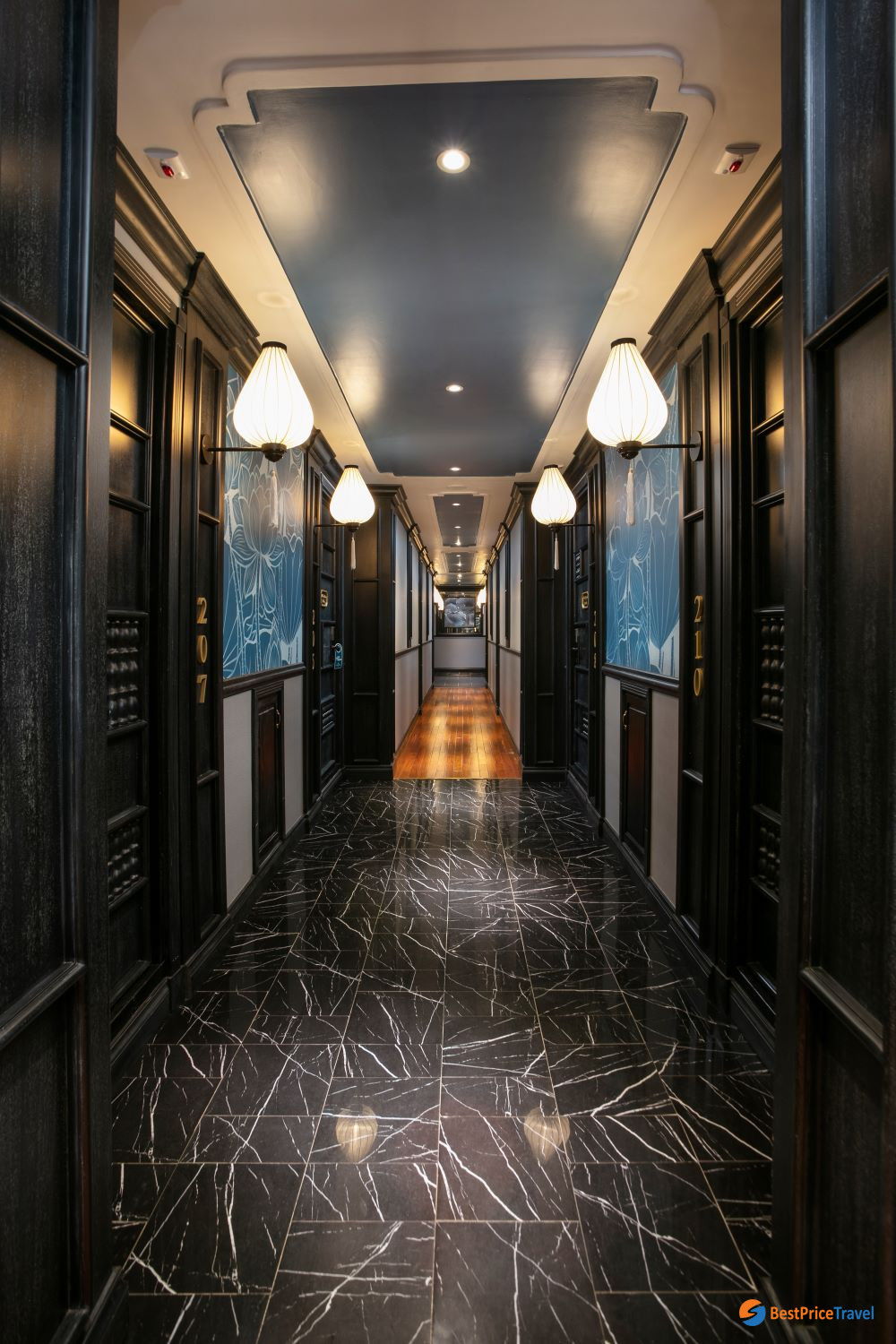 O'Gallery Lotus Hallway