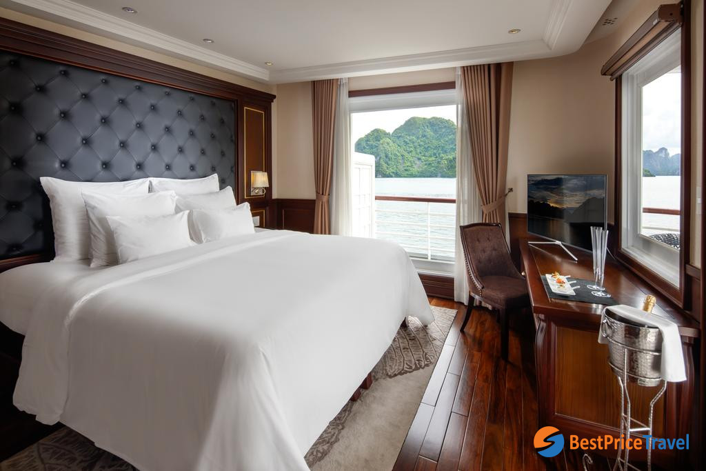 5-star amenities of Suite Balcony
