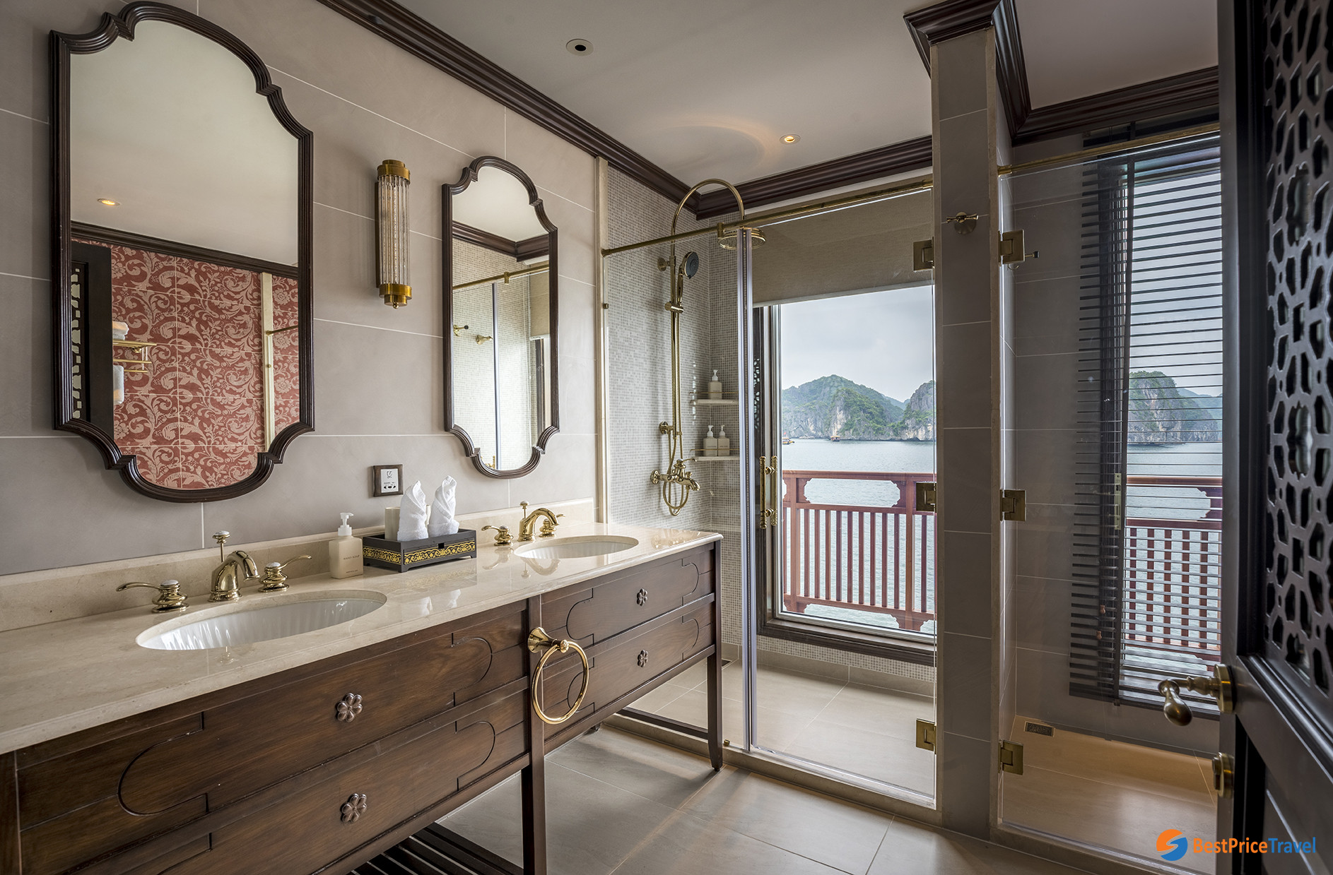 Heritage Line Lan Ha Bay Ylang Regency Suite Bathroom