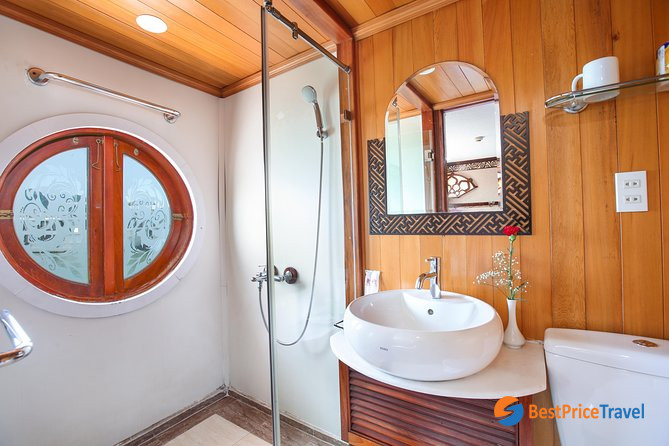 Oriental Sails Convenient Bathroom