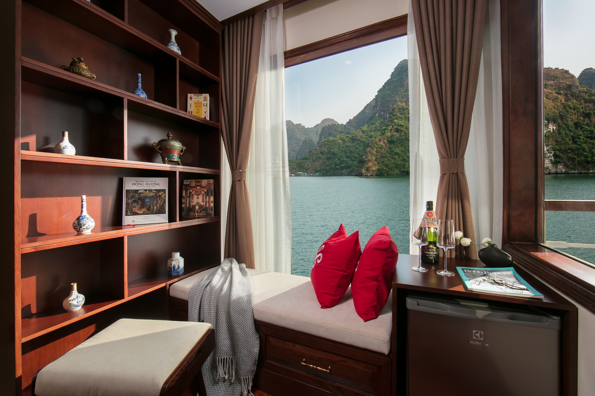 Heritage Cruise' Regal Suites Window