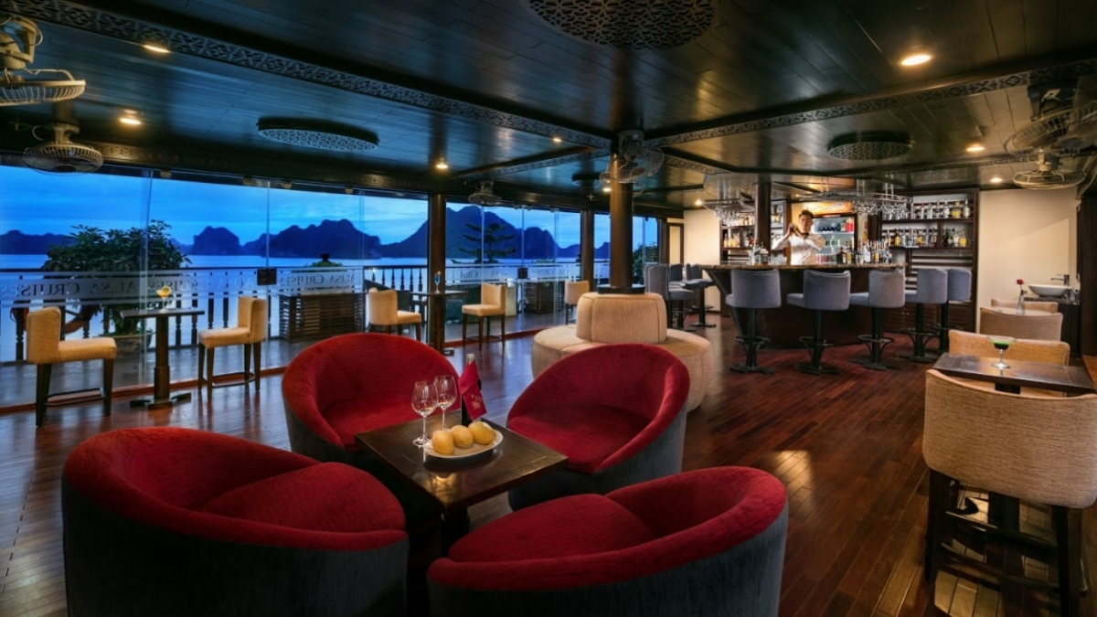 Luxury Restaurant & Bar onboard