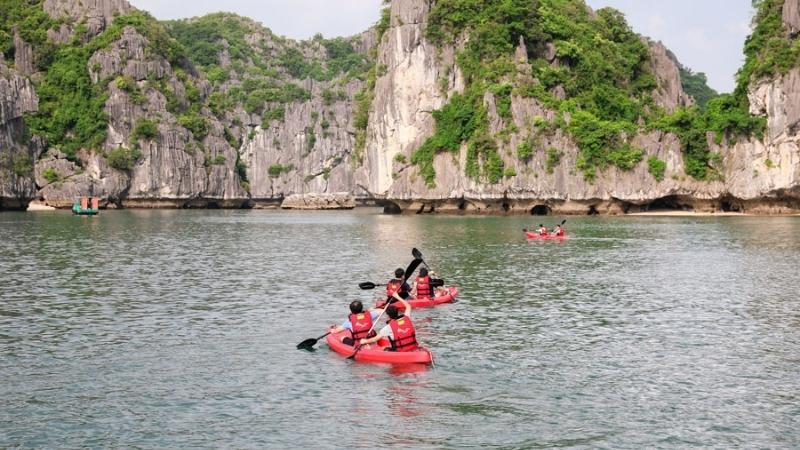 Mon Cheri Halong Bay Kayaking