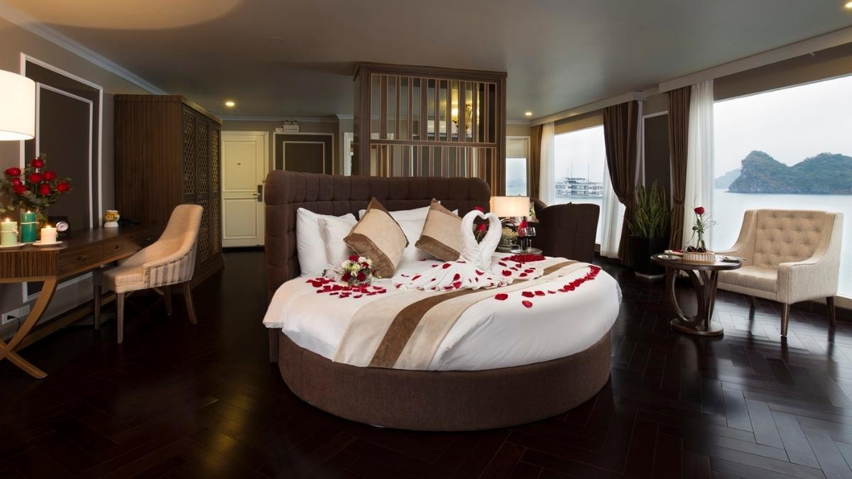 Unique round bed in Honeymoon Suite