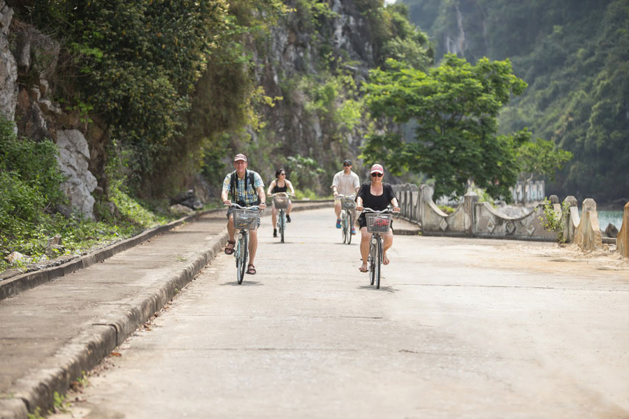 Cycling around Viet Hai, Cat Ba Island