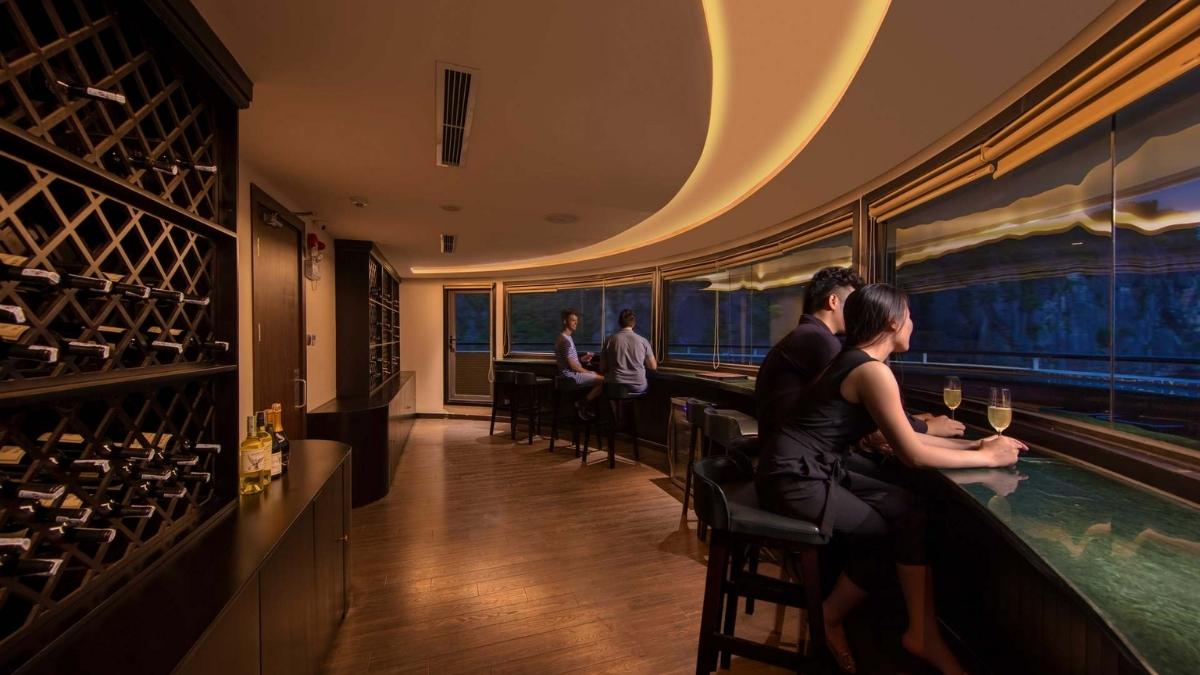 Bar Bistro with a 180-degree view