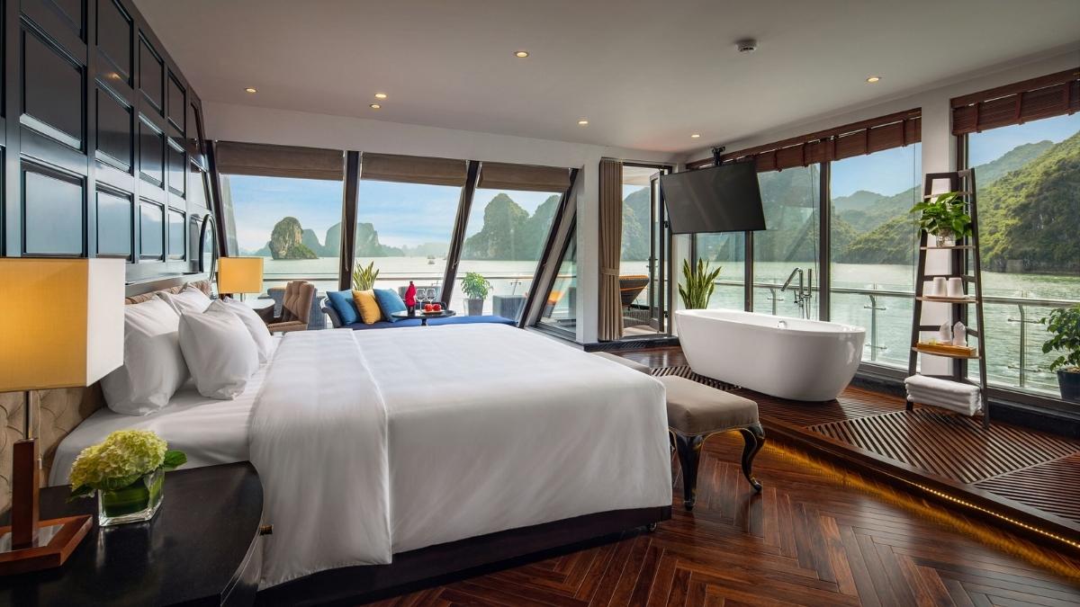 Stellar Executive Suite with 180-degree view to the sea