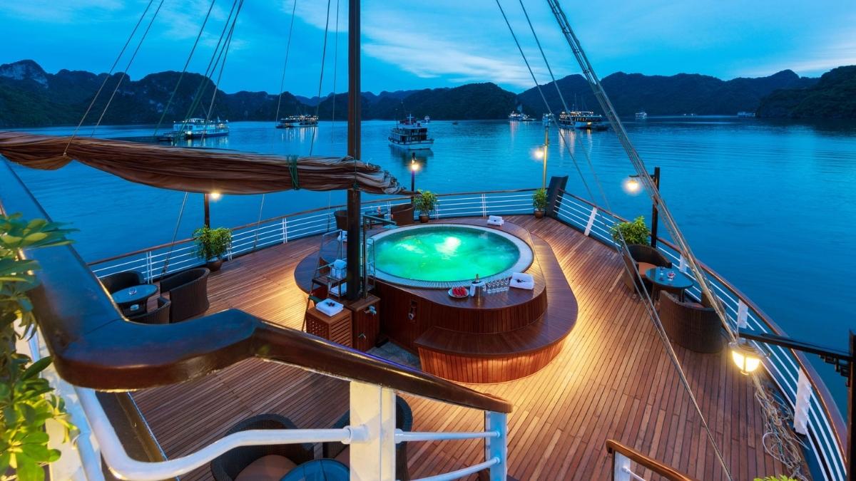 Jacuzzi Over Halong Bay View