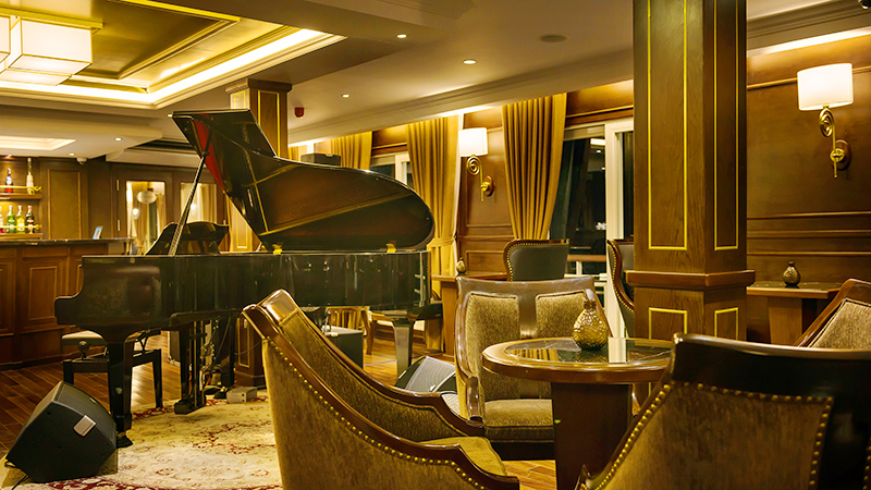 Enjoy the relaxation at Le Piano Lounge