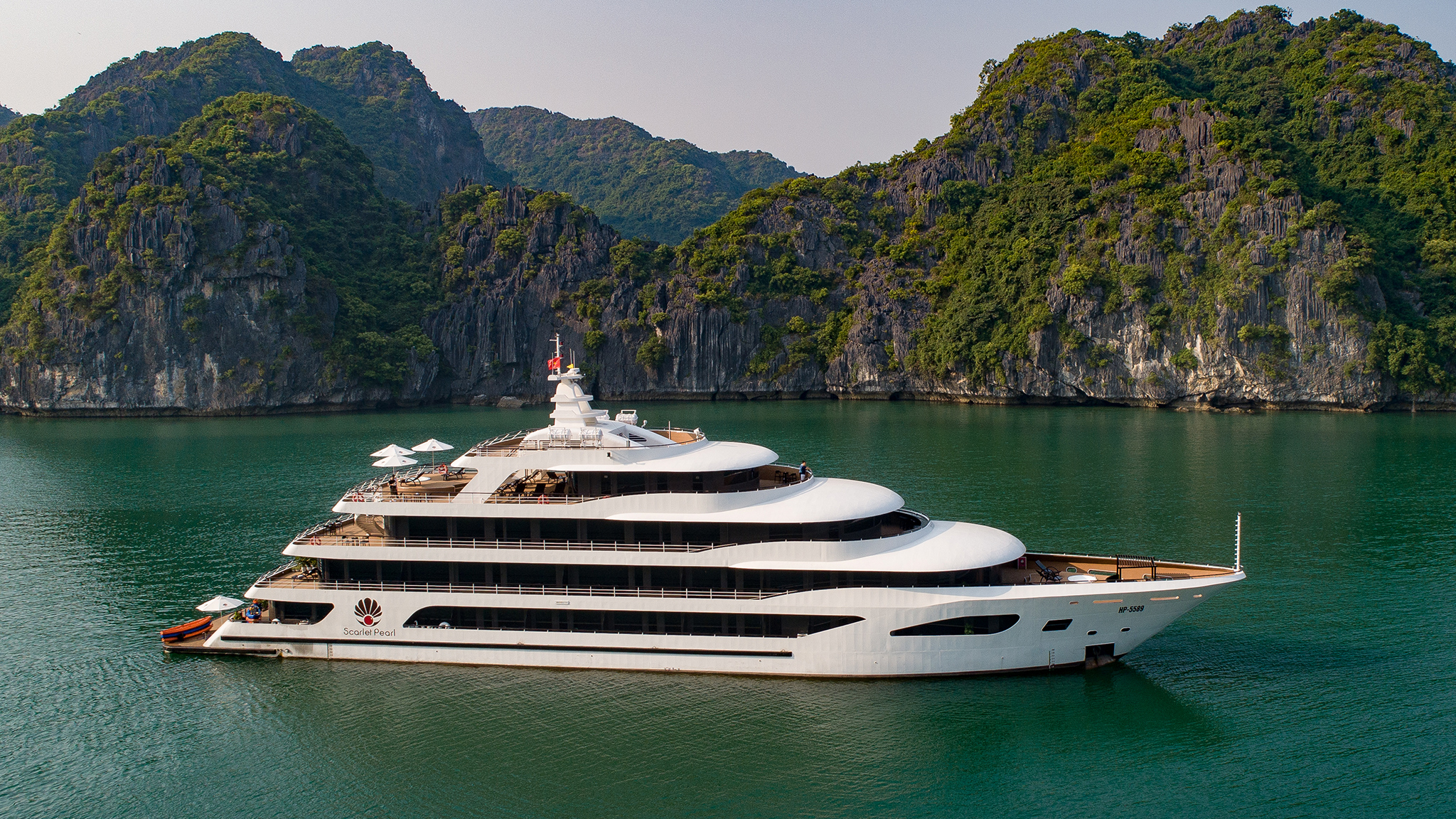 Scarlet Pearl - Best modern luxury ship