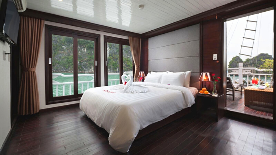 Spacious and Airy Honeymoon Suite