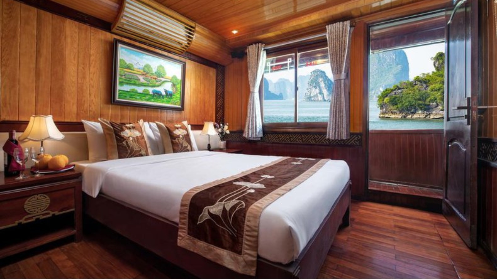 Deluxe Cabin With Elegant Style