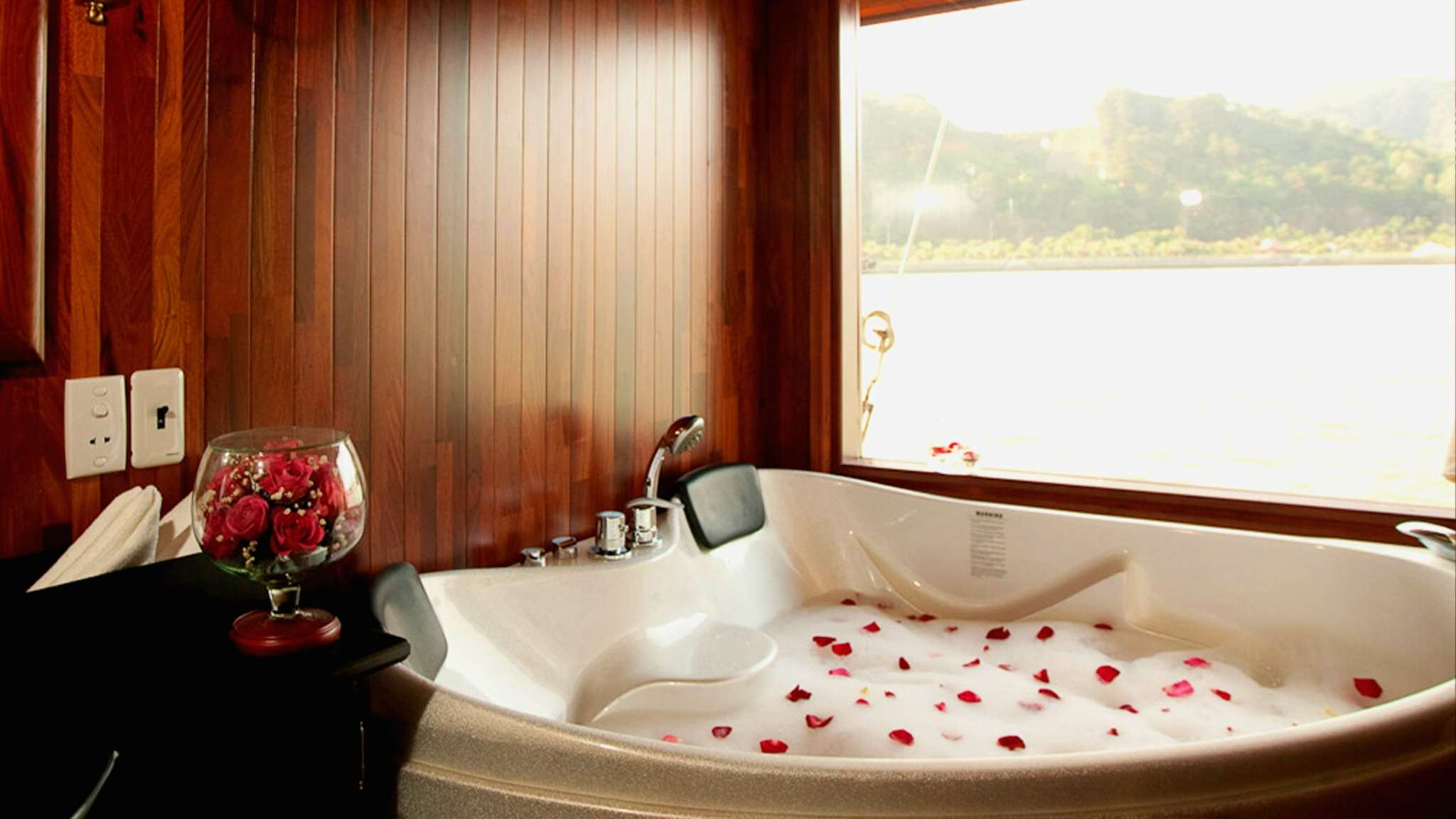 Comfortable Bathtub For Relaxation