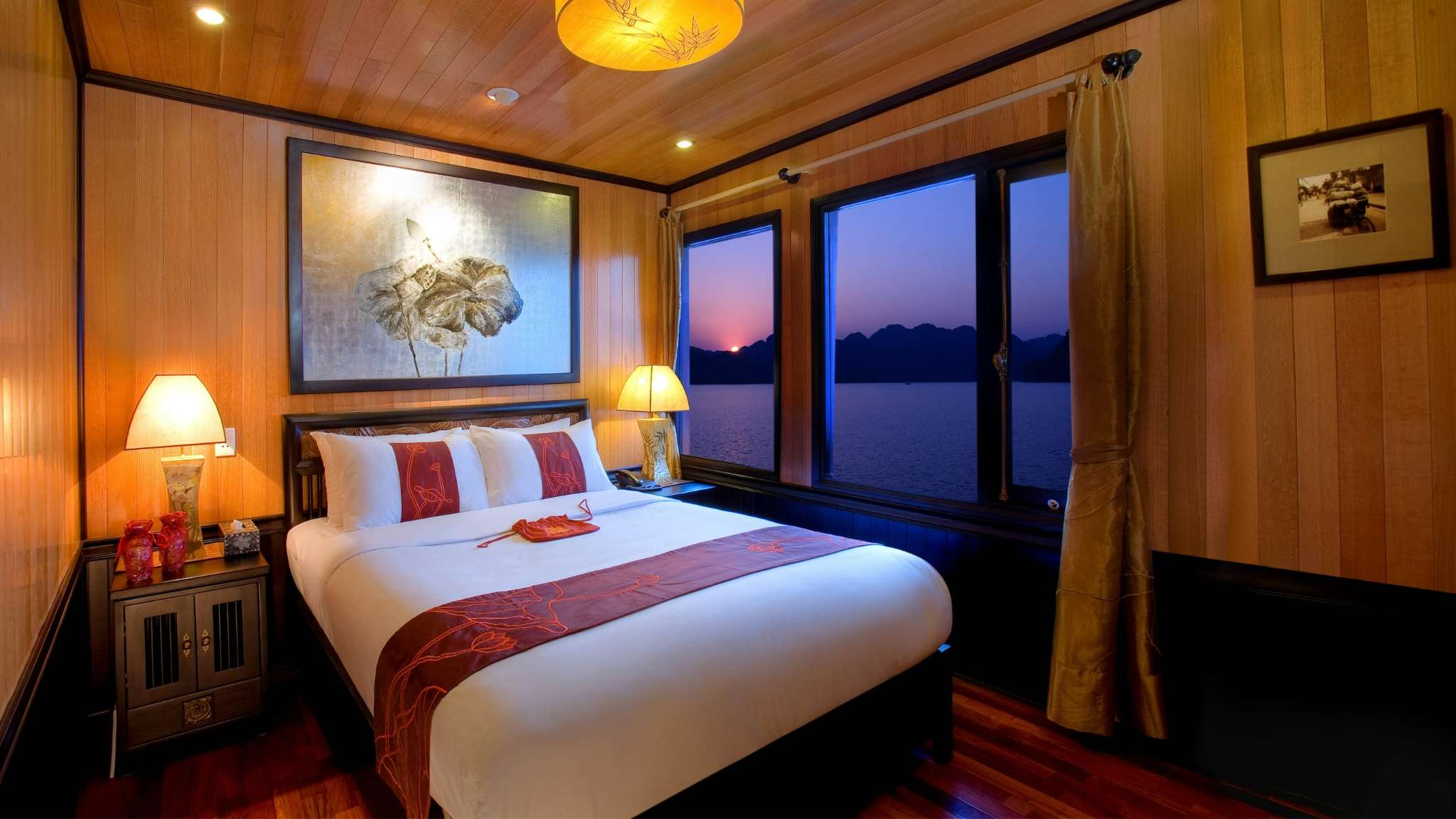 Cozy Superior Cabin for overnight with the best view of Halong Bay
