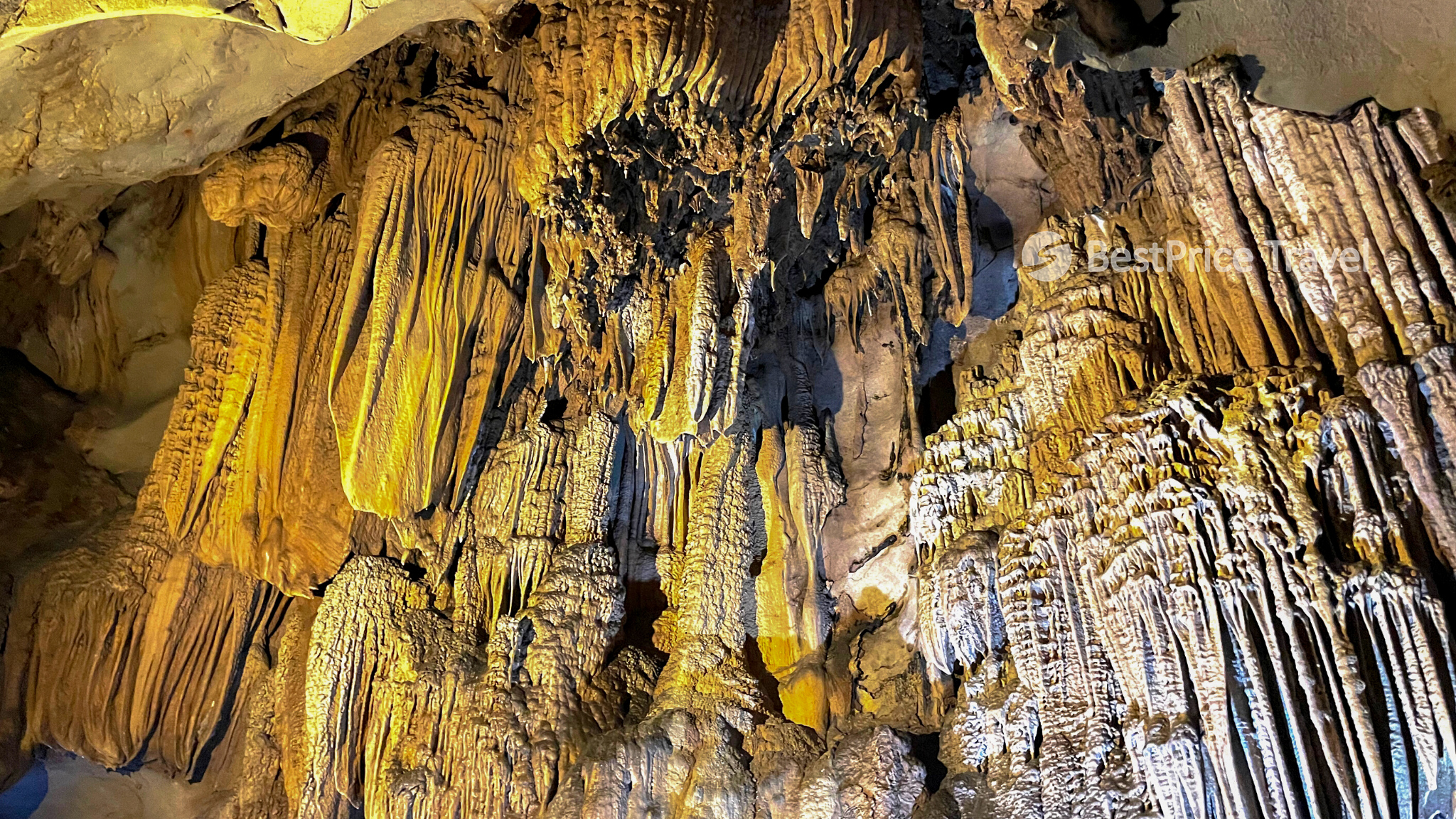 Trung Trang Cave inside