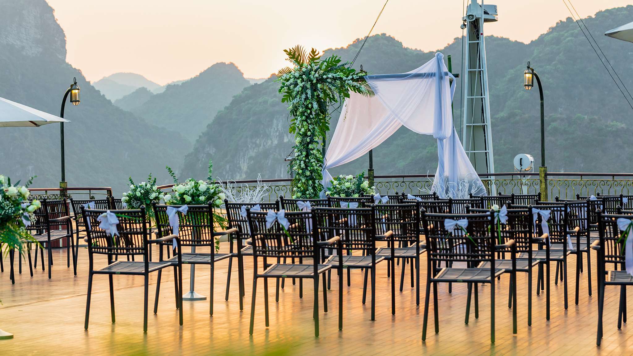 Wonderful Wedding in the majestic Lan Ha Bay