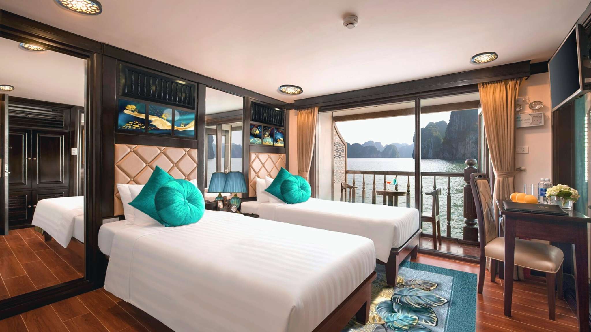 A wonderful choice for the family to relax in Lan Ha Bay