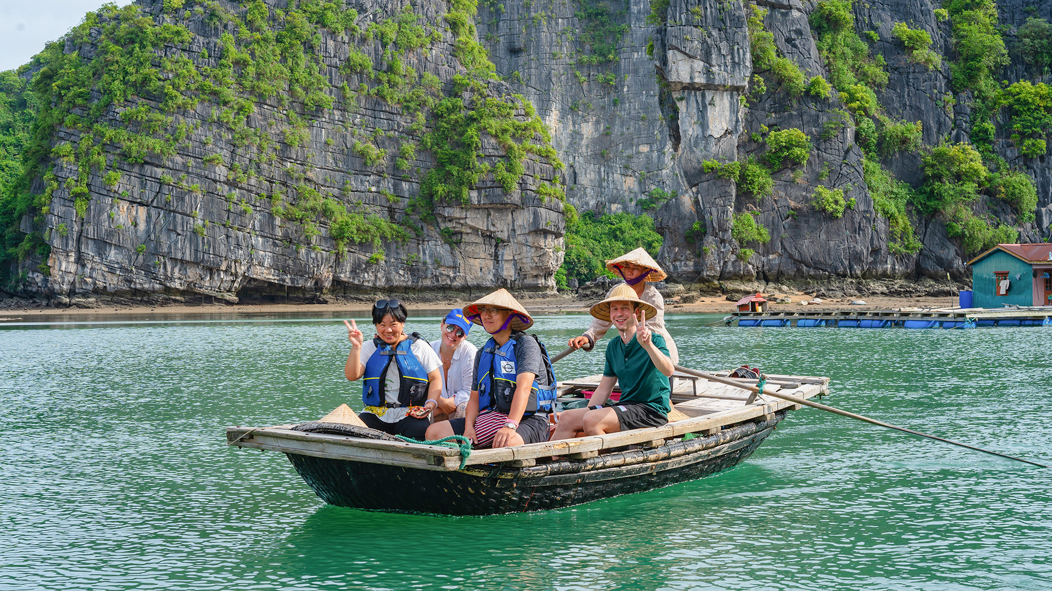 Rowing boat trip to Luon Cave