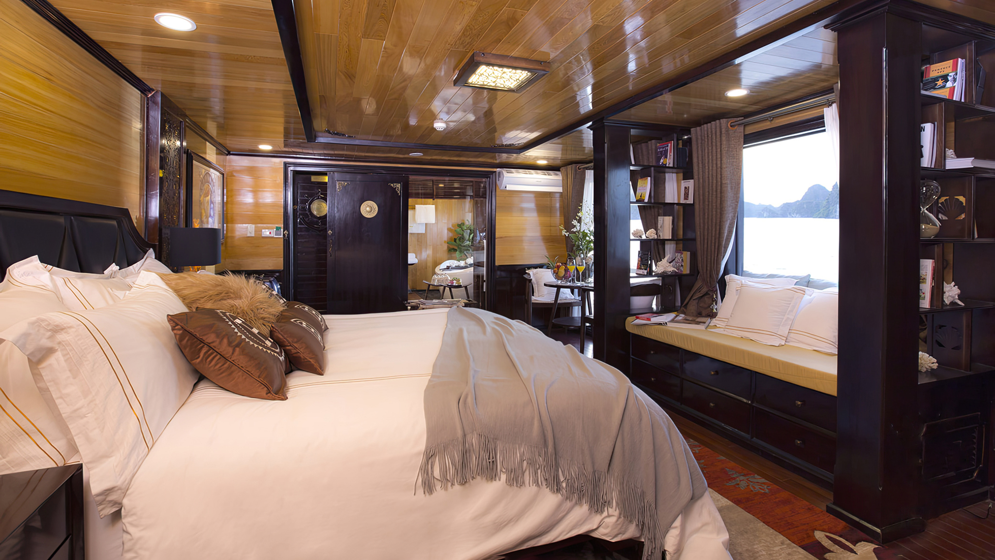 The most luxury suite on Hera Cruise