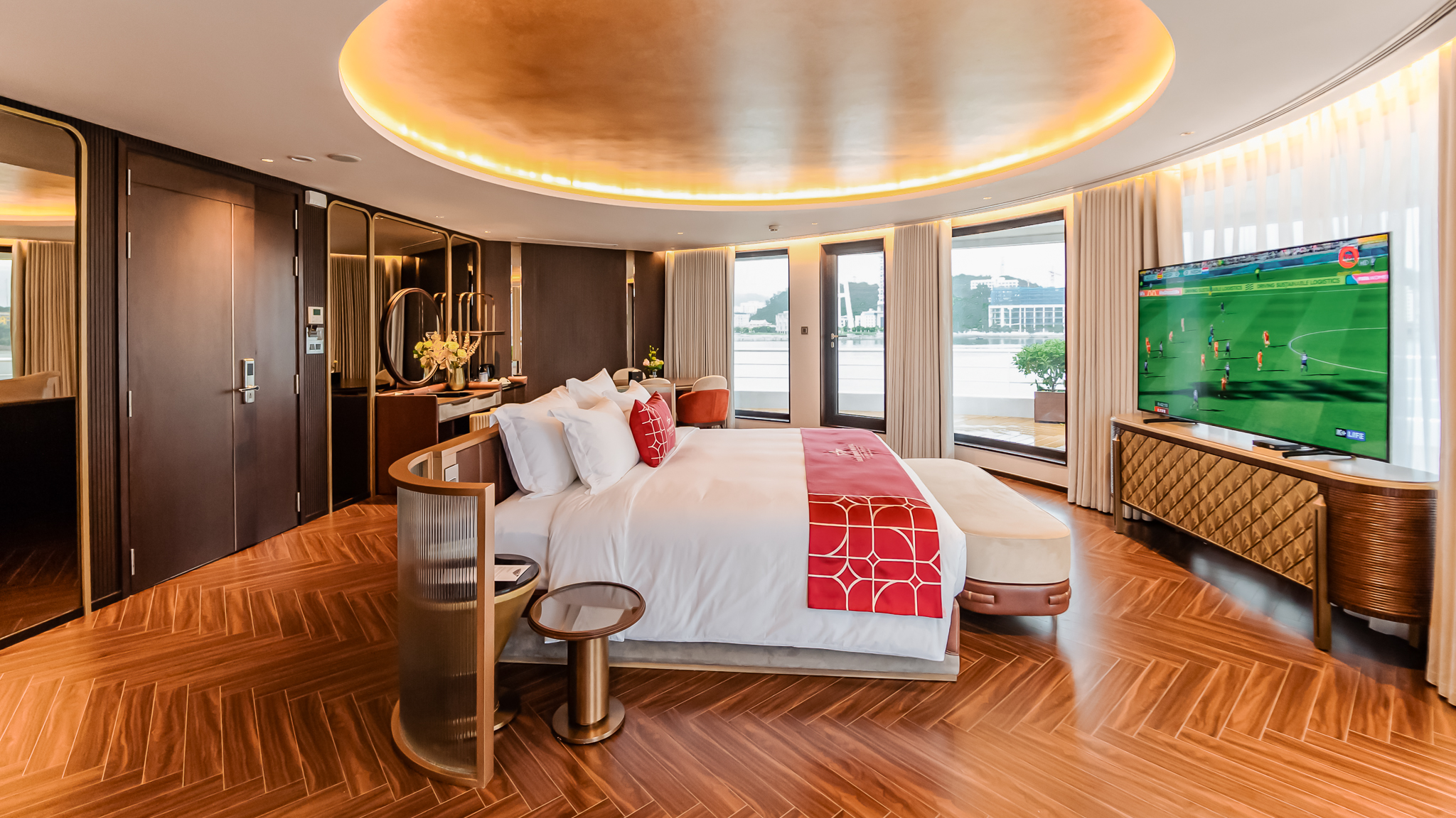 World-class bedroom in presidental cabin