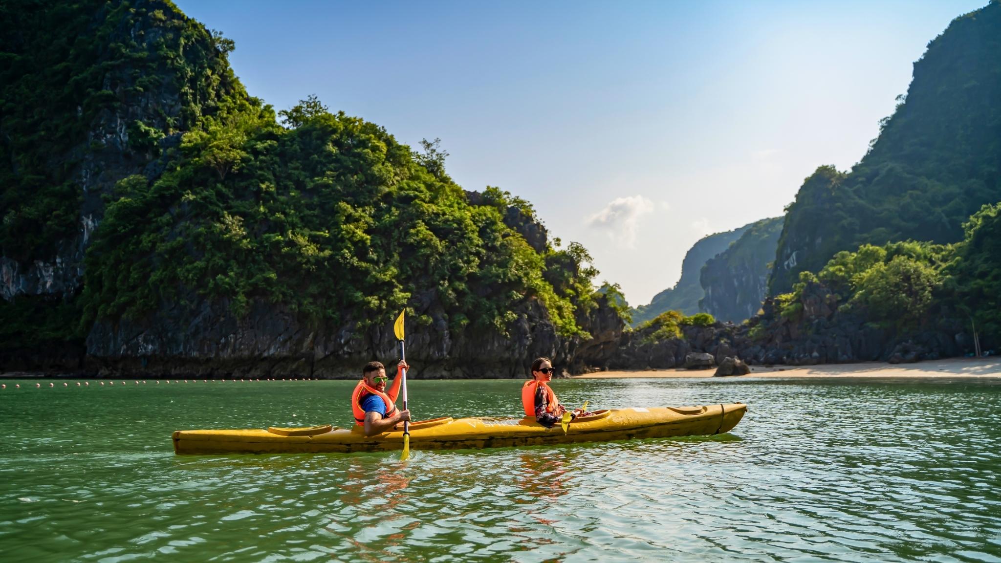 Kayaking To Admire The Beauty Of Luon Cave
