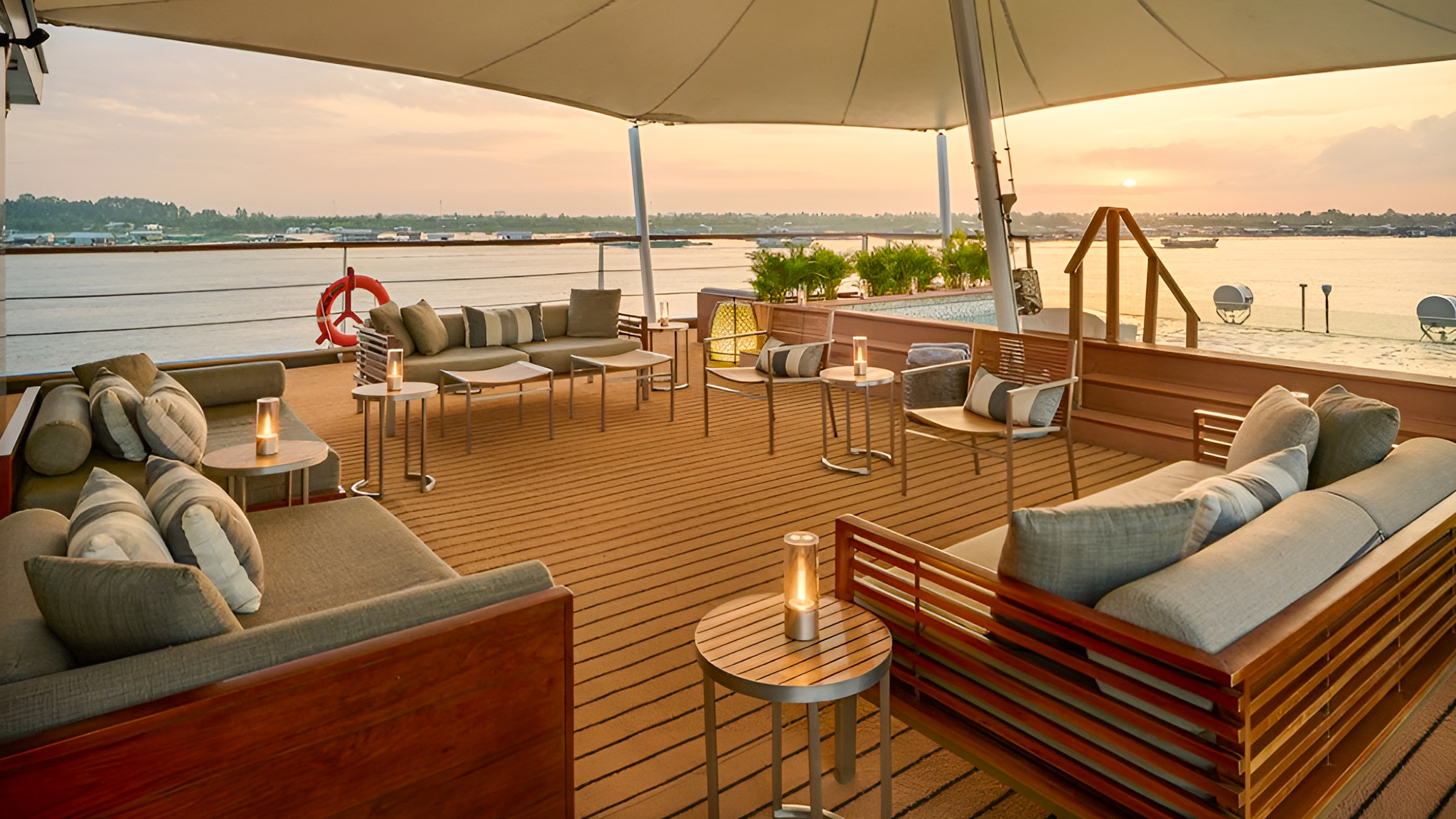 Luxury Lounge Overwatch Mekong River