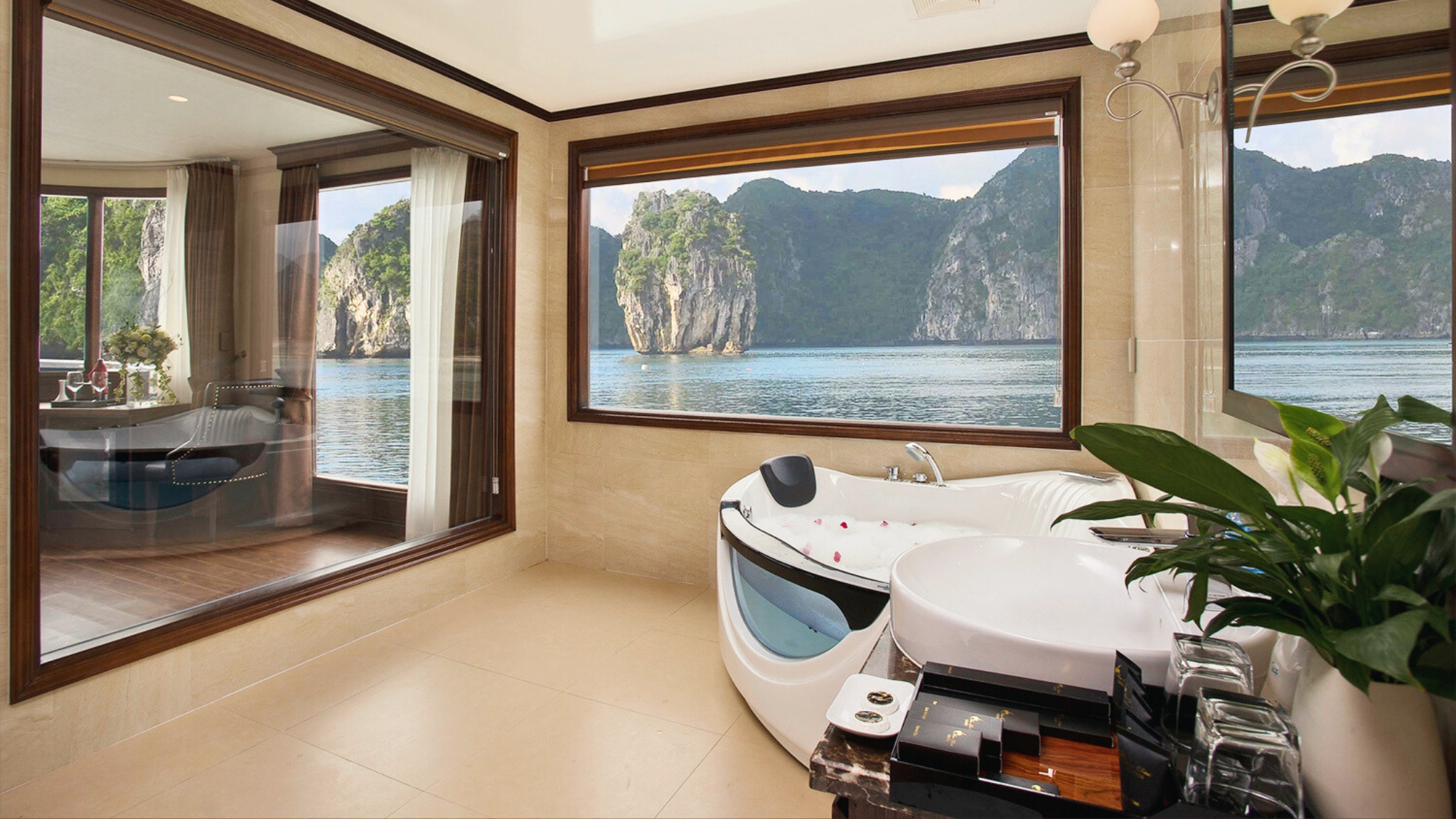 Chilling Ocean-View Jacuzzi Tub