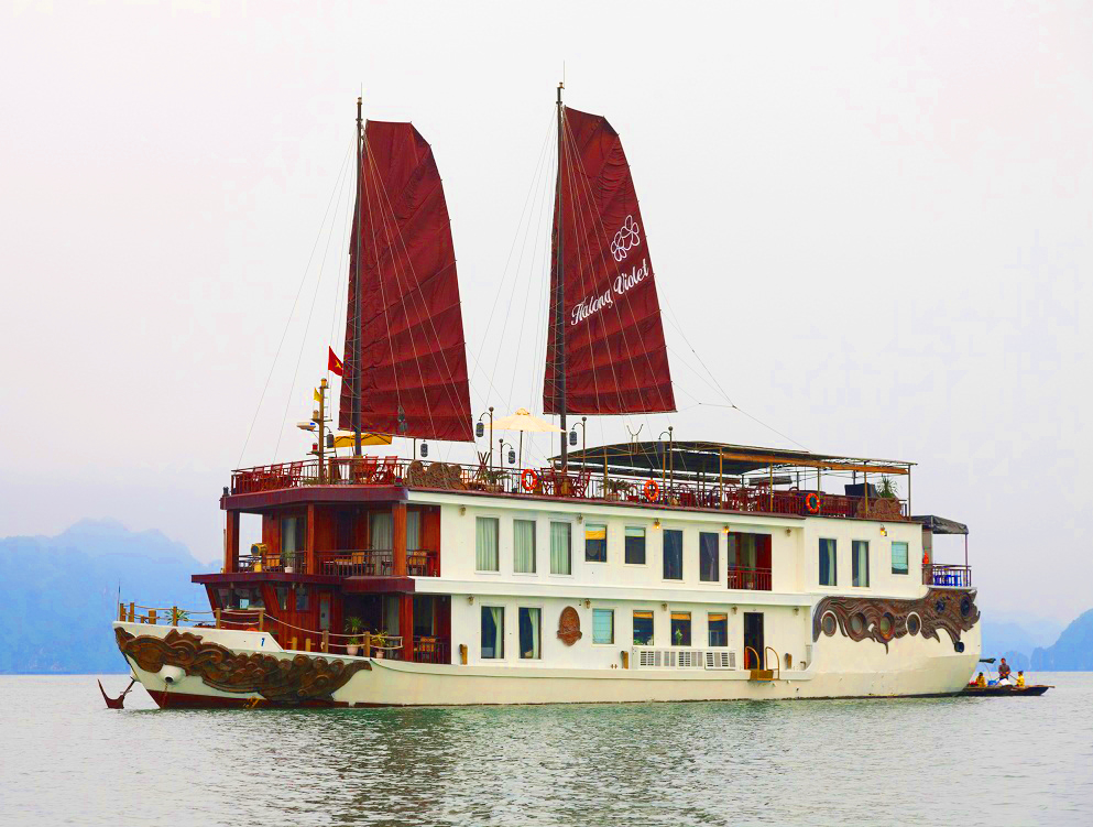 Violet Cruise sails through Titop Island