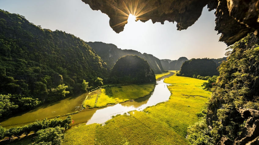 Visit Ninh Binh Cave