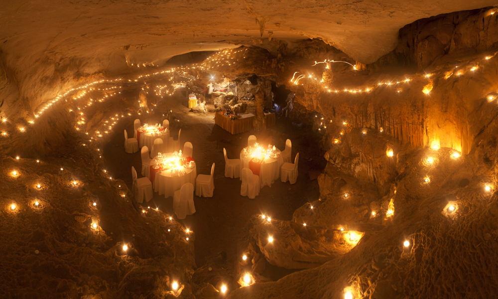 Inside Ho Dong Tien Cave