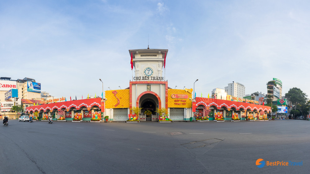 Ben Thanh market from outside