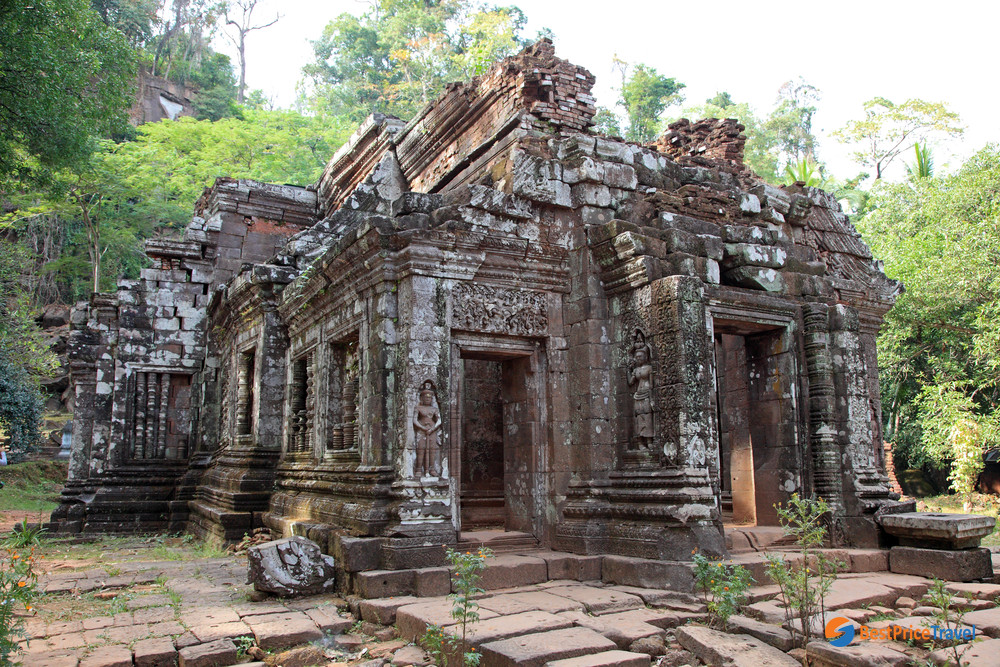 The ruined temple of Wat Phou