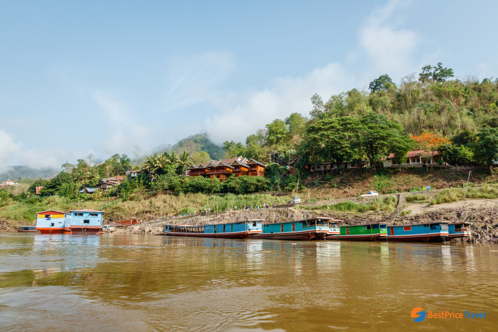 rural river life in Pakbeng