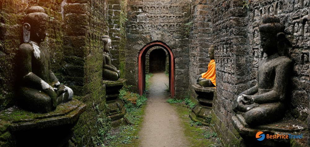 Tunnel with ancient Buddha statues in Kothaung Paya Temple