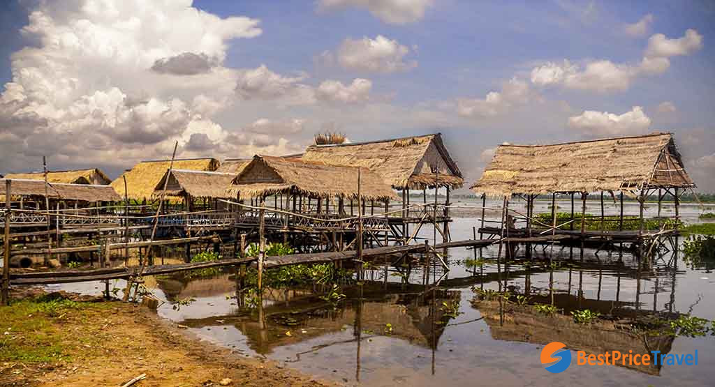 Bamboo shacks on Tonle Bati Lake