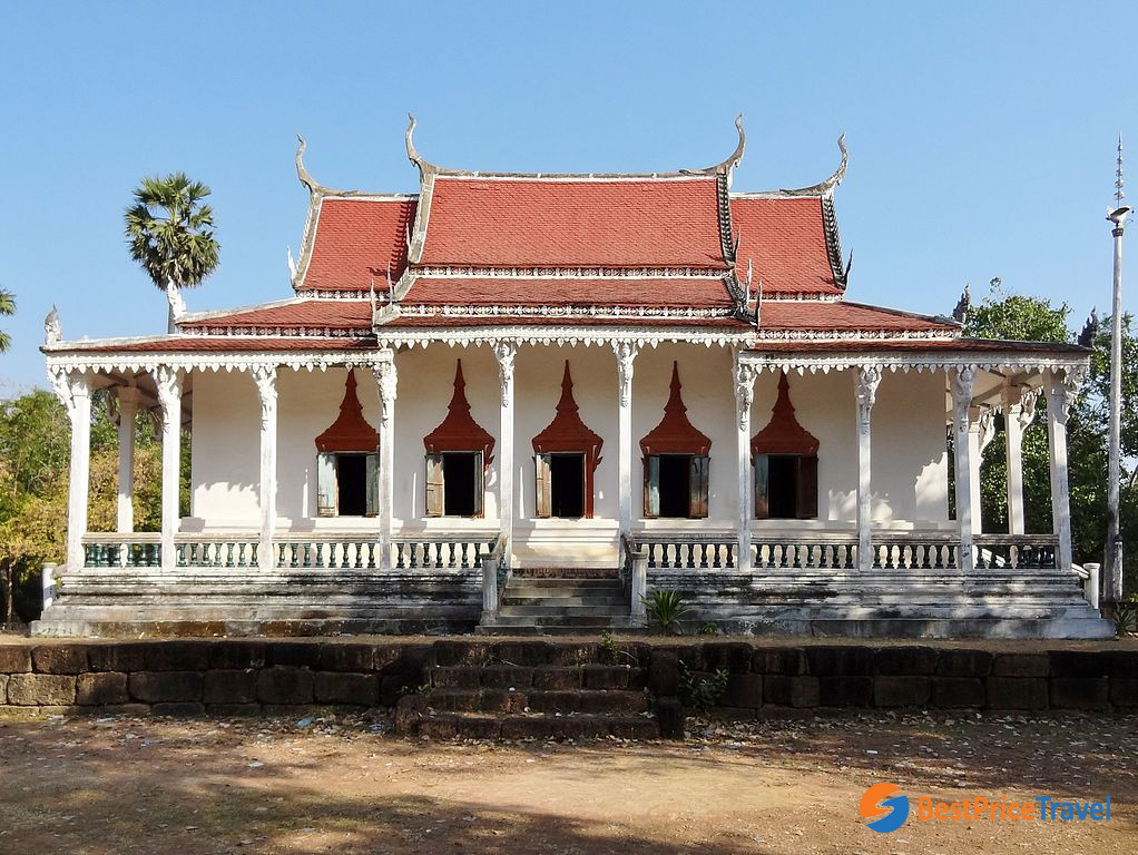 Wat Kampong Leu Vihara of Kampong Tralach