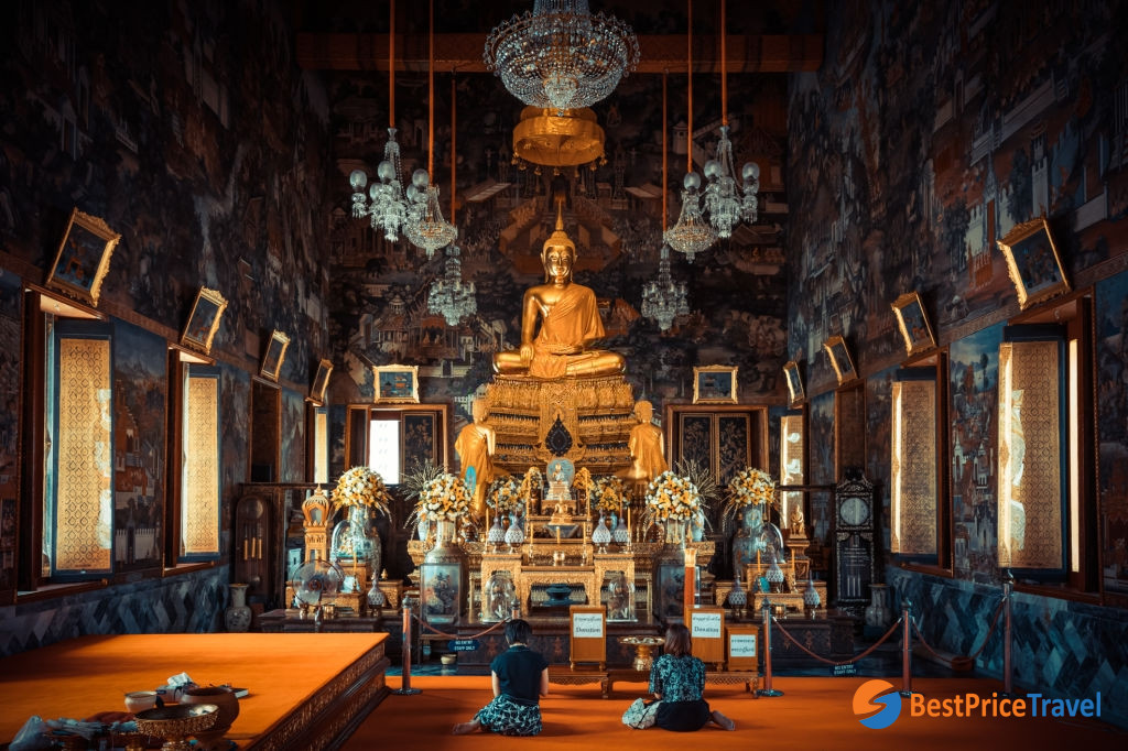 Inside Wat Arun Ratchavararam