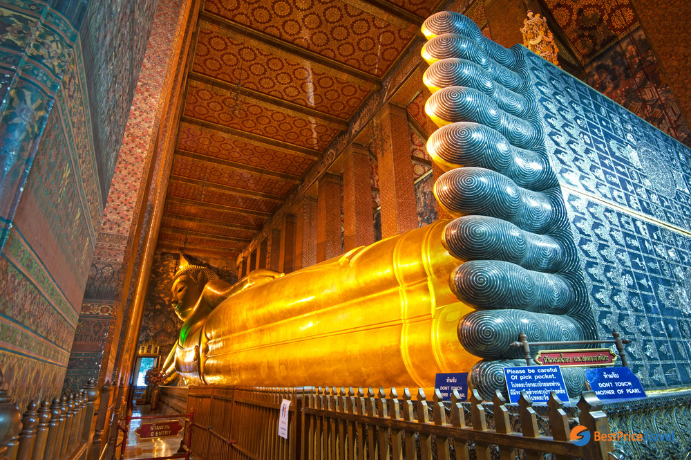 Wat Pho - reclining buddha