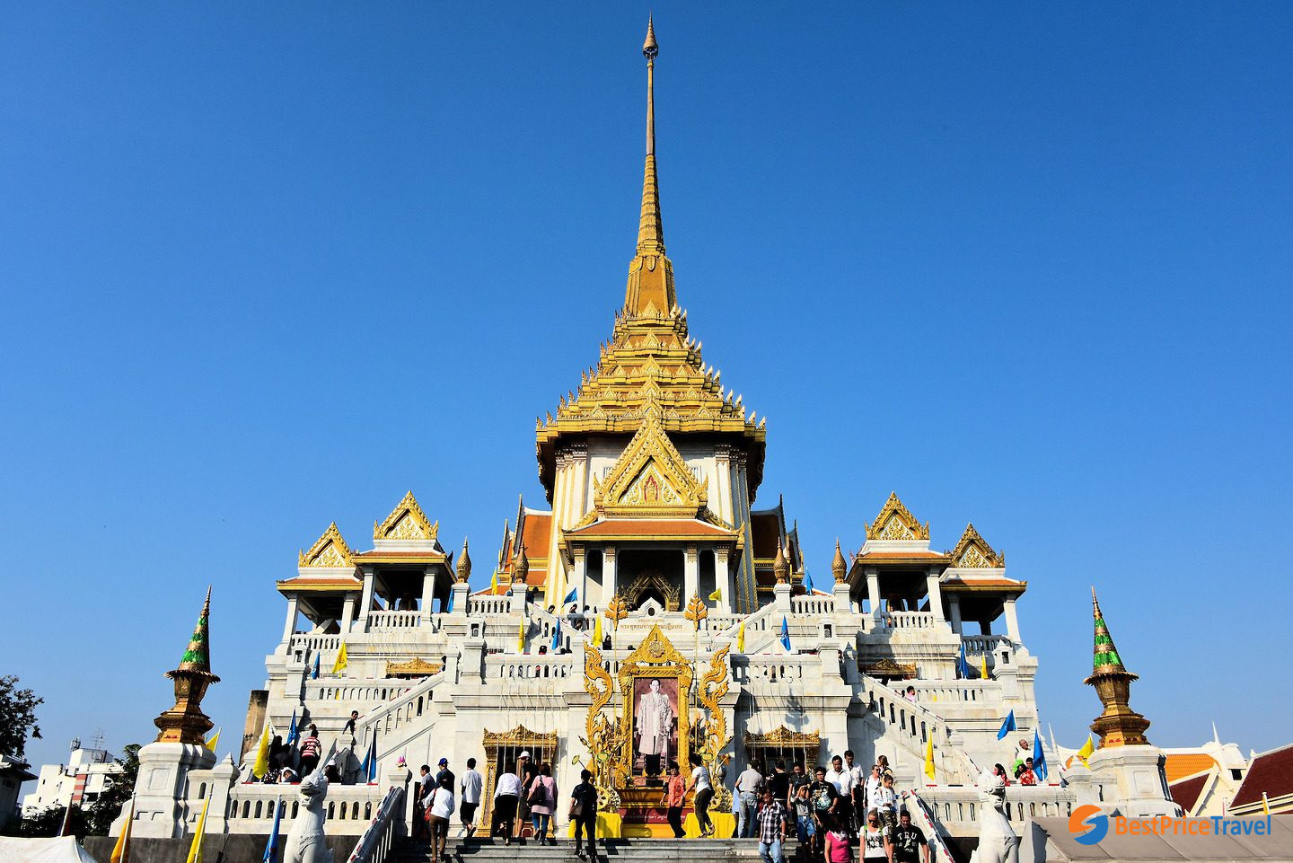 Wat Traimit is one of the most sacred temples in Bangkok