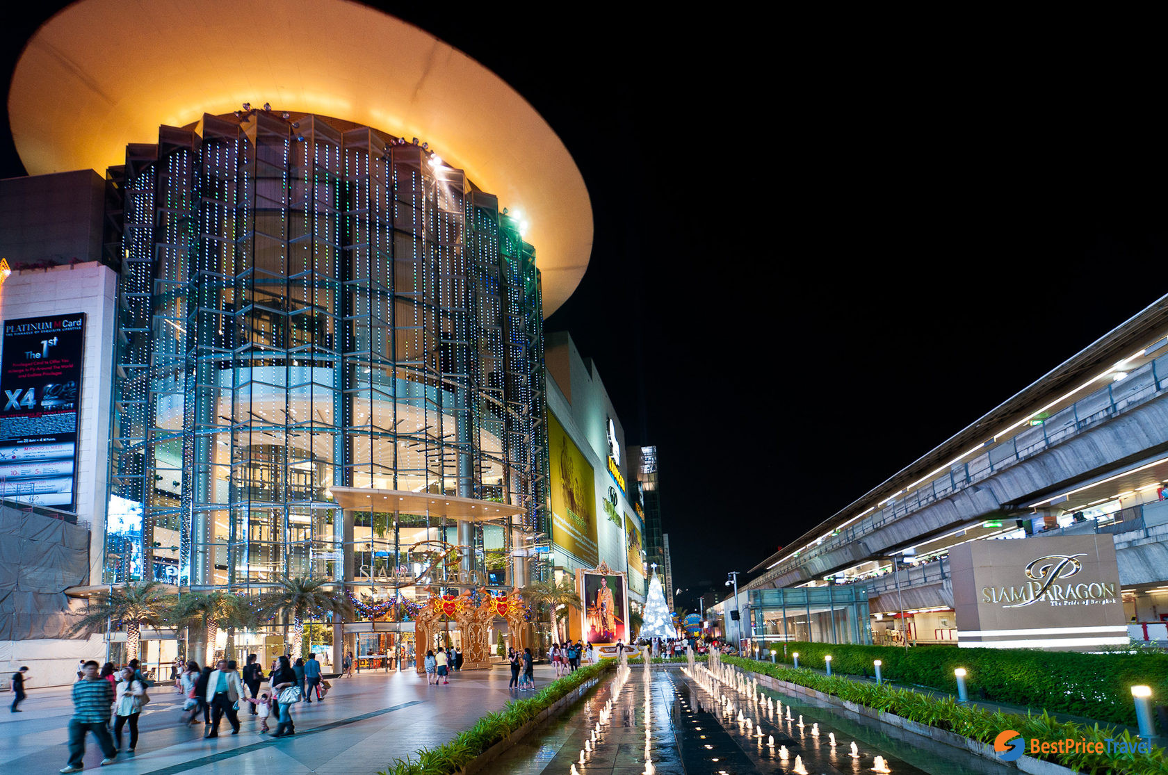Siam Paragon is the most popular shopping mall in Bangkok
