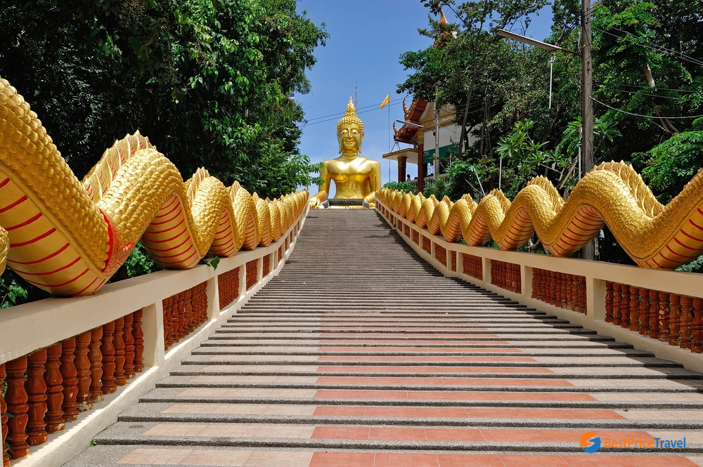 The stairs to the pagoda
